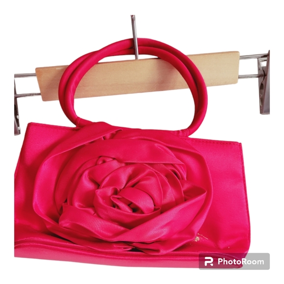 Red Small Purse with a Rose Flower 🌹 - Picture 2 of 6